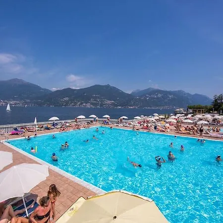 Sleeps 4 Pool Air Con