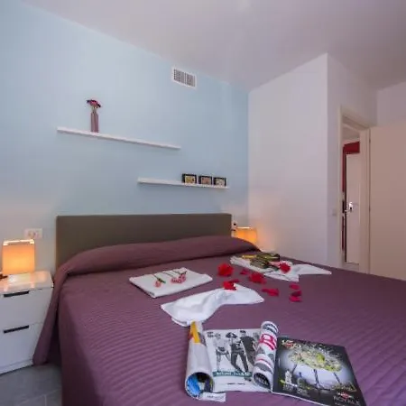 דירה Sleeps 4 Pool Air Con *