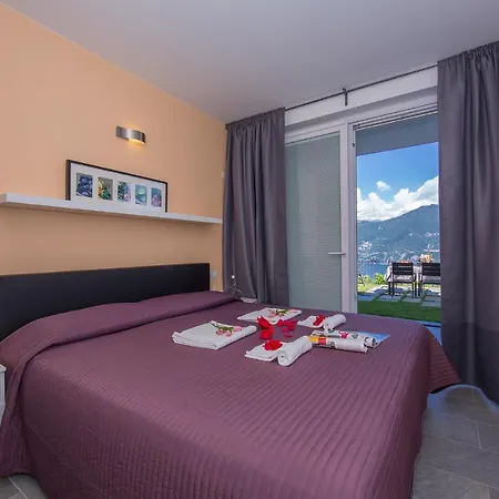 Sleeps 4 Pool Air Con דירה *
