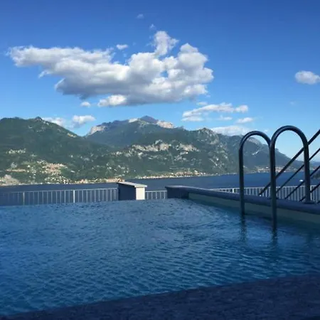 Sleeps 4 Pool Air Con