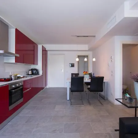 דירה Sleeps 4 Pool Air Con