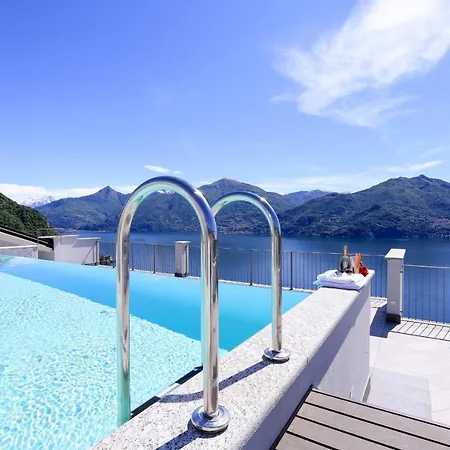 Sleeps 4 Pool Air Con